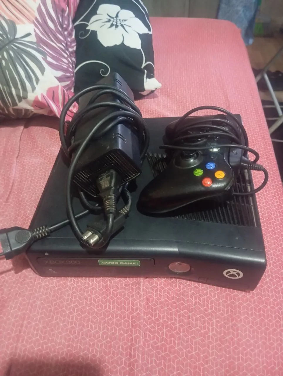Xbox 360 com controle e fonte