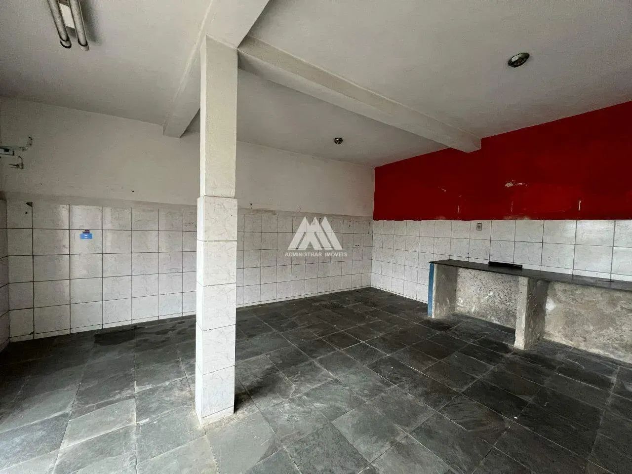 Alugo loja comercial em Itaúna em avenida principal! - Foto 2