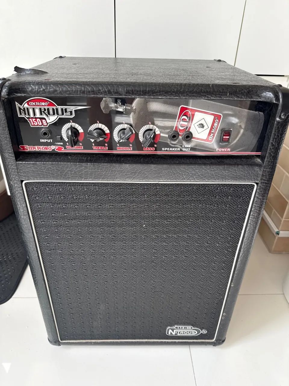 Amplificador contrabaixo Meteoro Nitrous 150B - caixa para baixo 