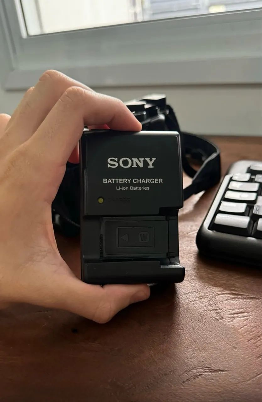 TROCO POR MAC BOOK    Sony A6400  (só corpo) com 13mil click - Foto 5