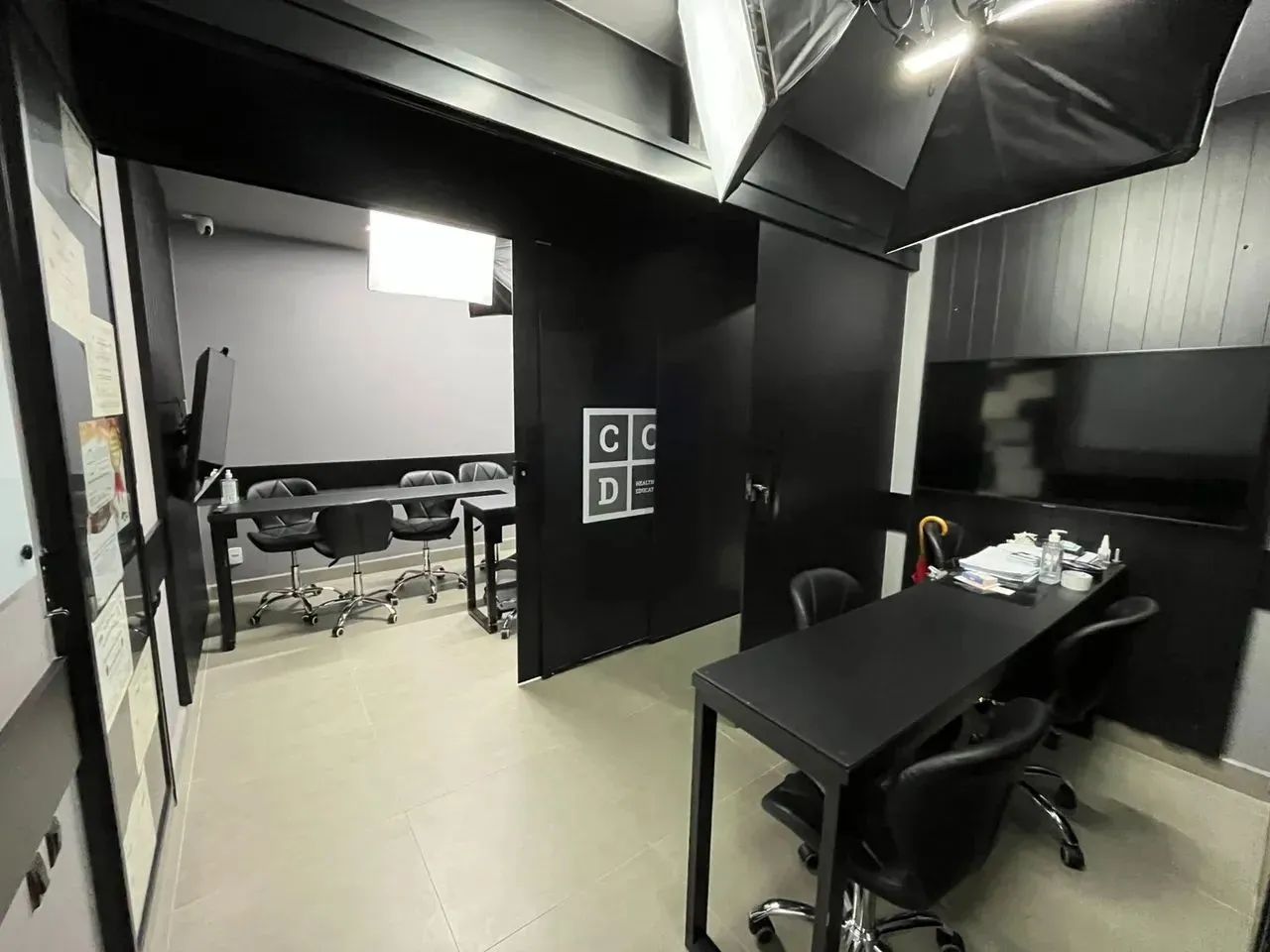 Sala comercial com 64m², montada e mobiliada, com vista mar, no Itaparica Top Business