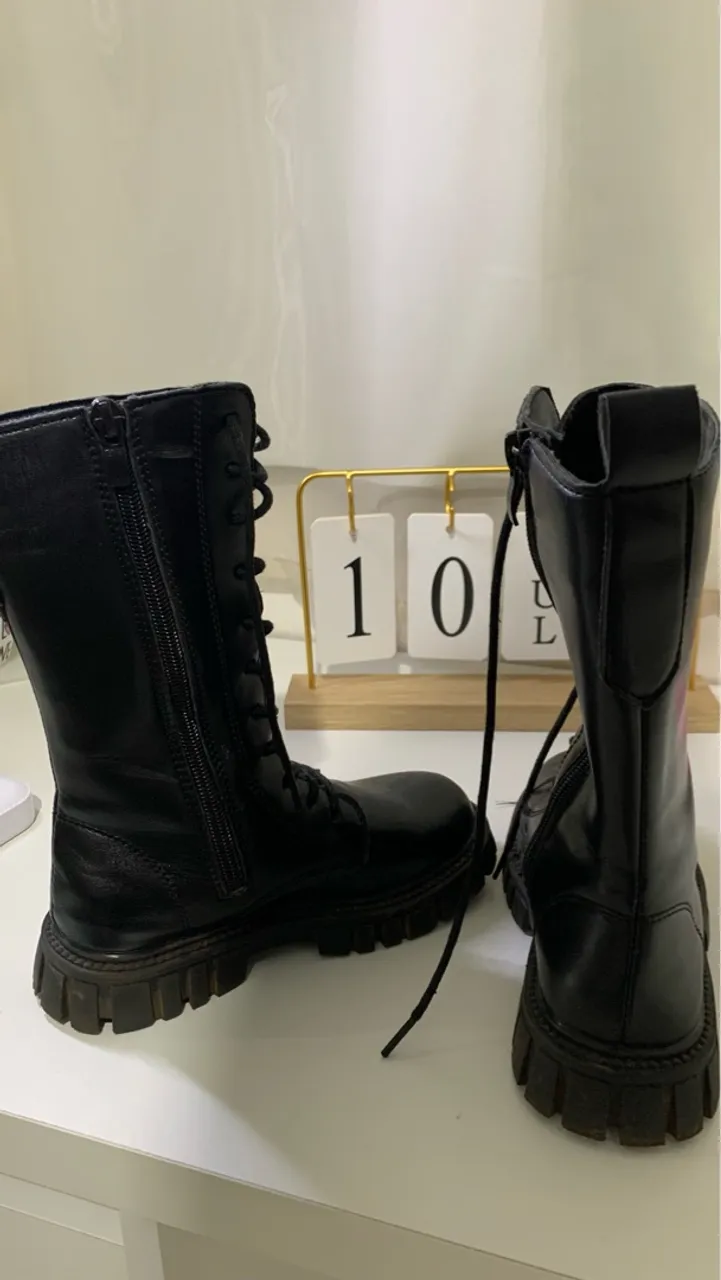 Botas Femininas Tratoradas - Estilo e Conforto