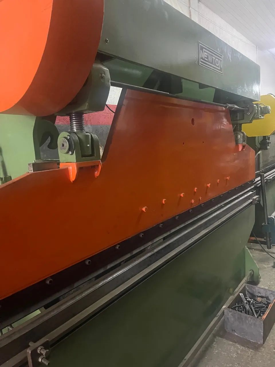 Dobradeira  Newton 3050 mts 40 ton buchas novas impecável  - Foto 4
