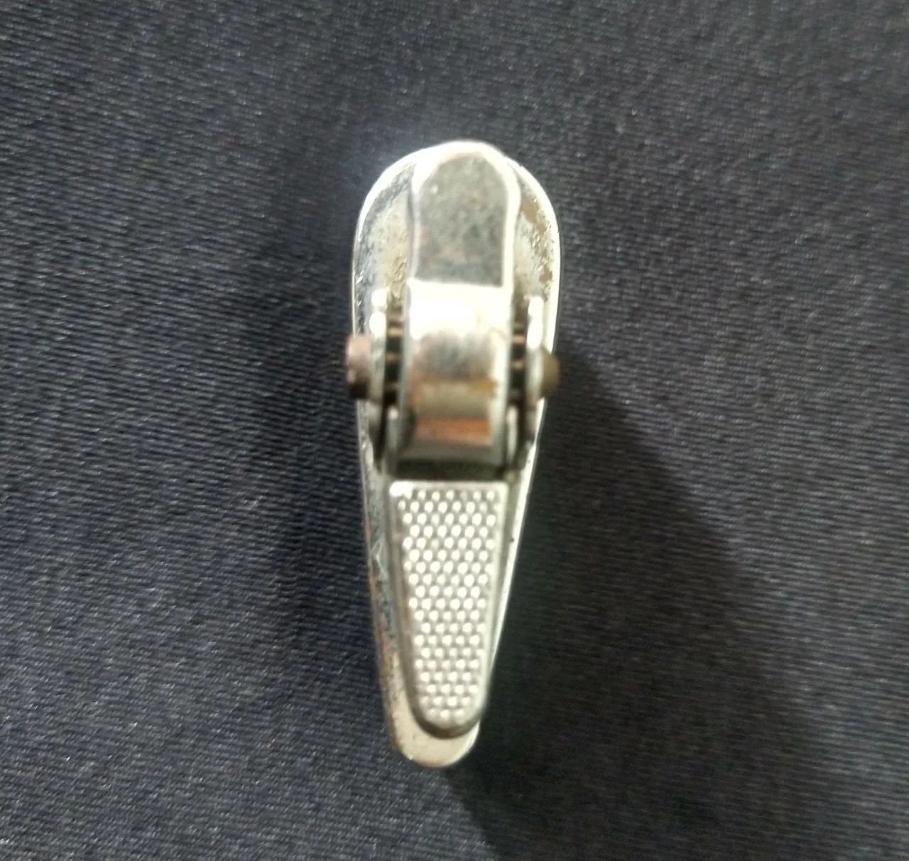 Isqueiro antigo de metal - Foto 4