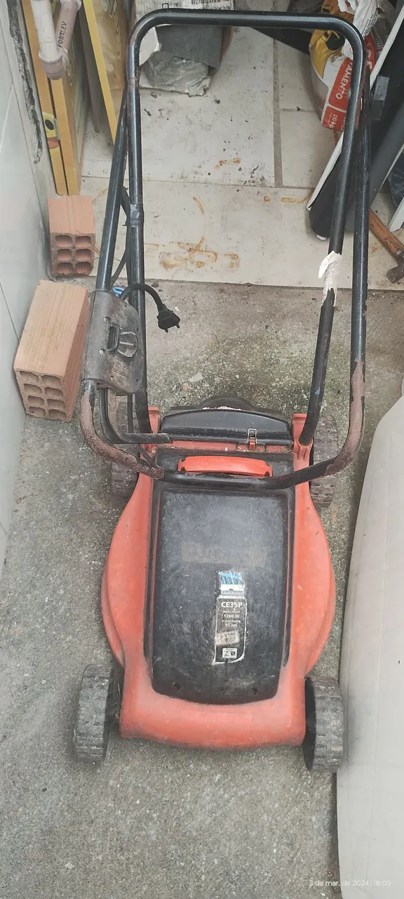 Roçadeira Elétrica