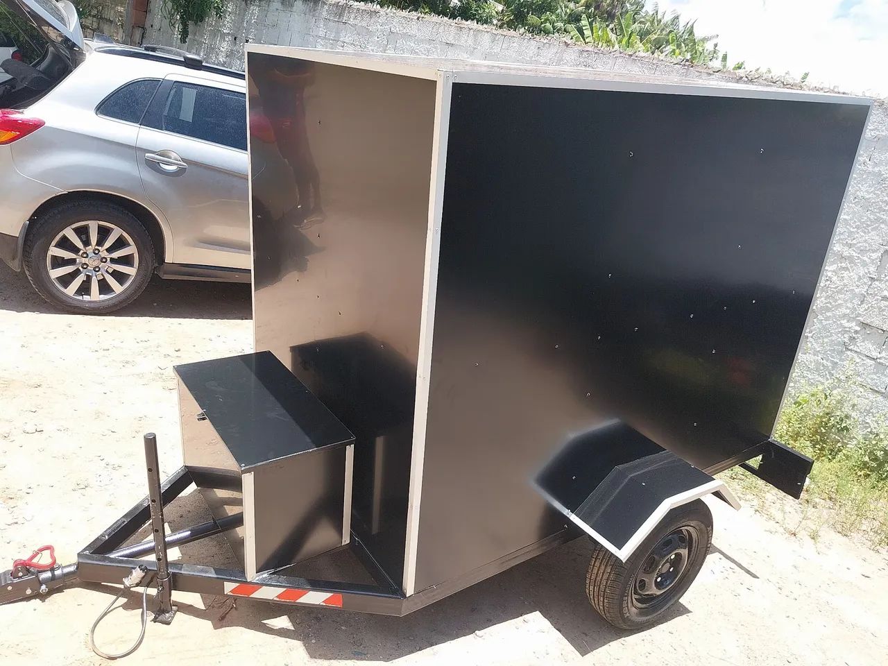 Carreta reboque bau para carga leve 