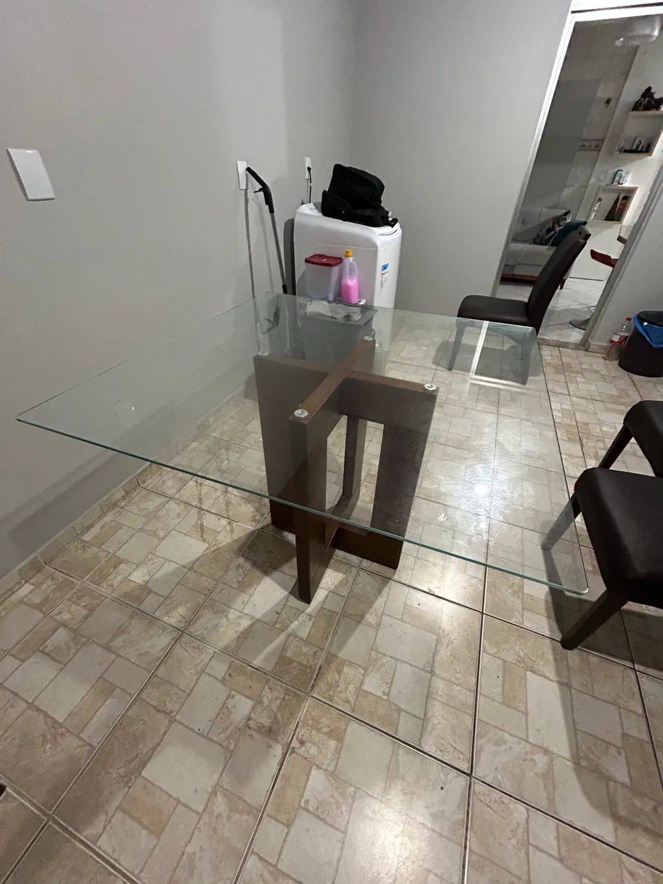 VENDO MESA COM TAMPO DE VIDRO - Foto 5