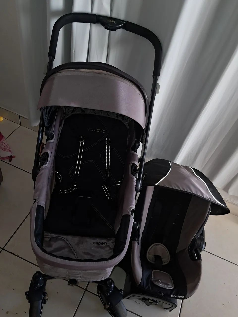 Carrinho de bebê Kidoo com bebê conforto  - Foto 3