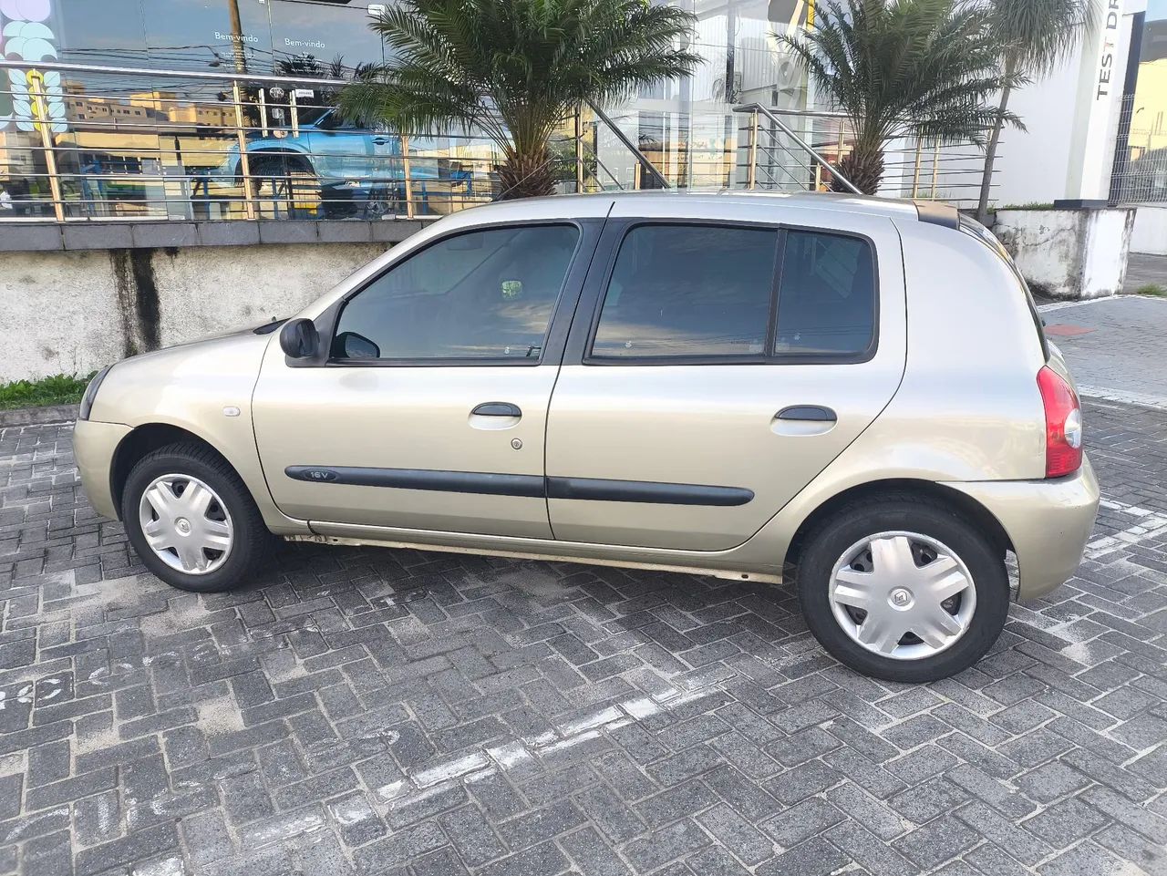 Renault Clio CLIO HI-FLEX 1.0 16V 5P 2011
