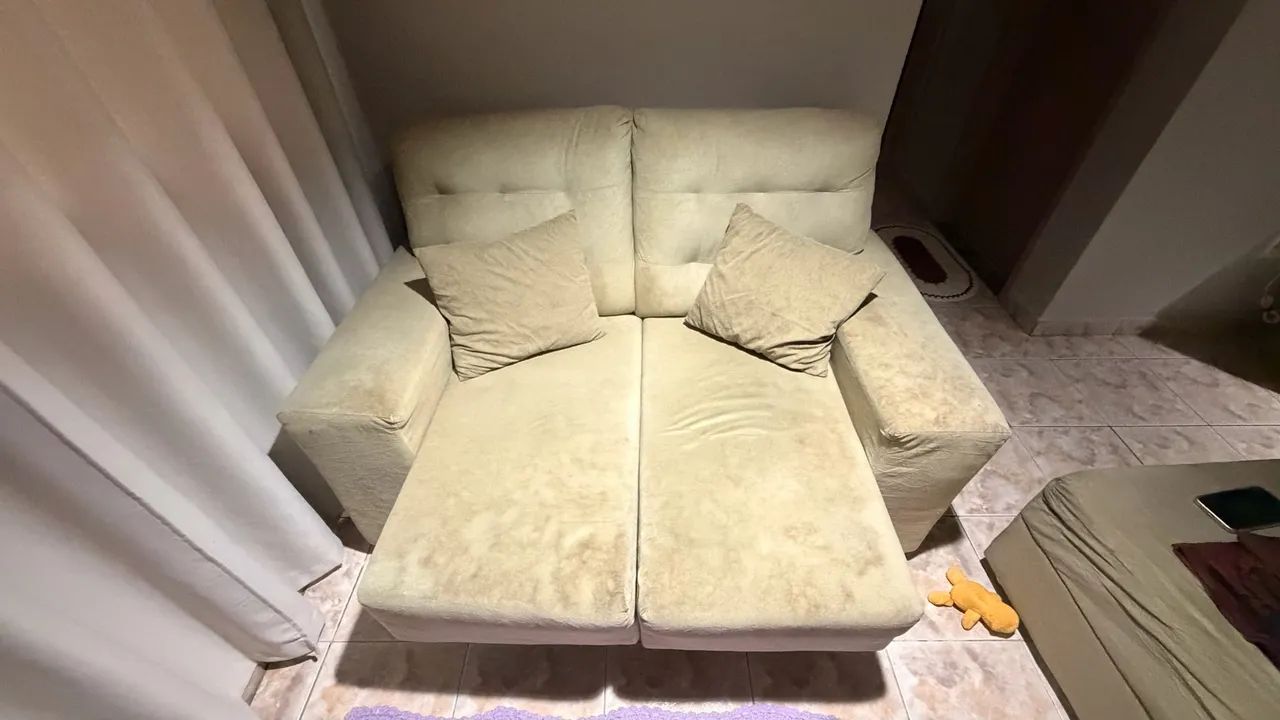 VENDE-SE SOFÁ COM PUFF 