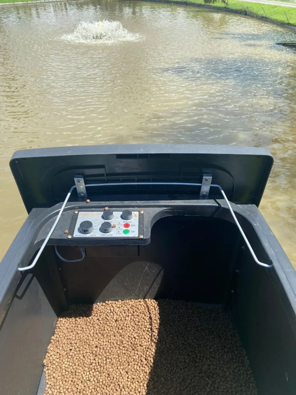 Alimentador automatico para peixes  - Foto 4