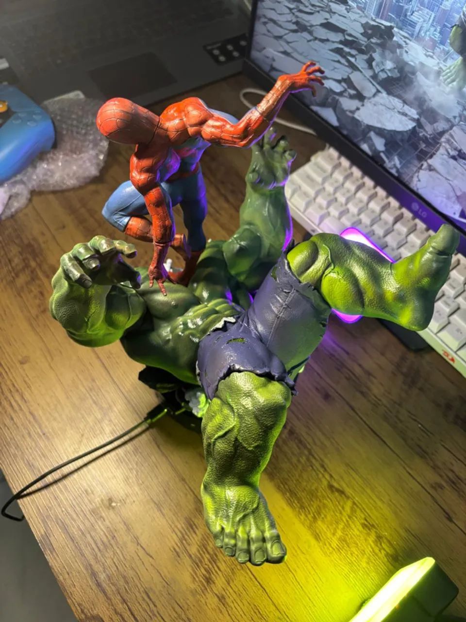 SPIDER-MAN X HULK - ESTATUETA EM RESINA - Foto 4