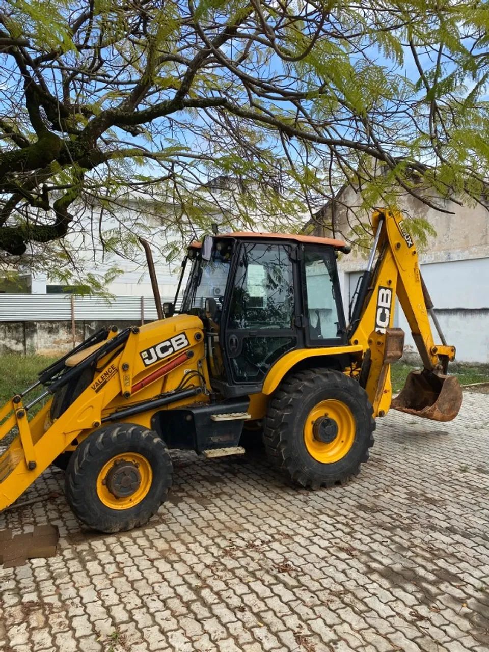 RETROESCAVADEIRA JCB