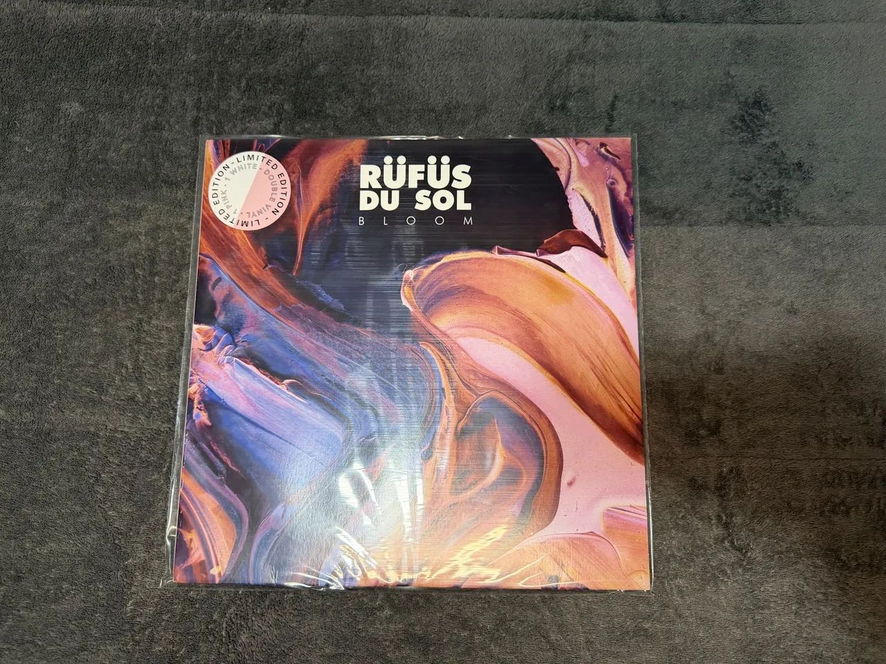 VINIL RUFUS DU SOL -  BLOOM (EXCLUSIVE ONE ON ONE PINK/WHITE EDITION) - Foto 4