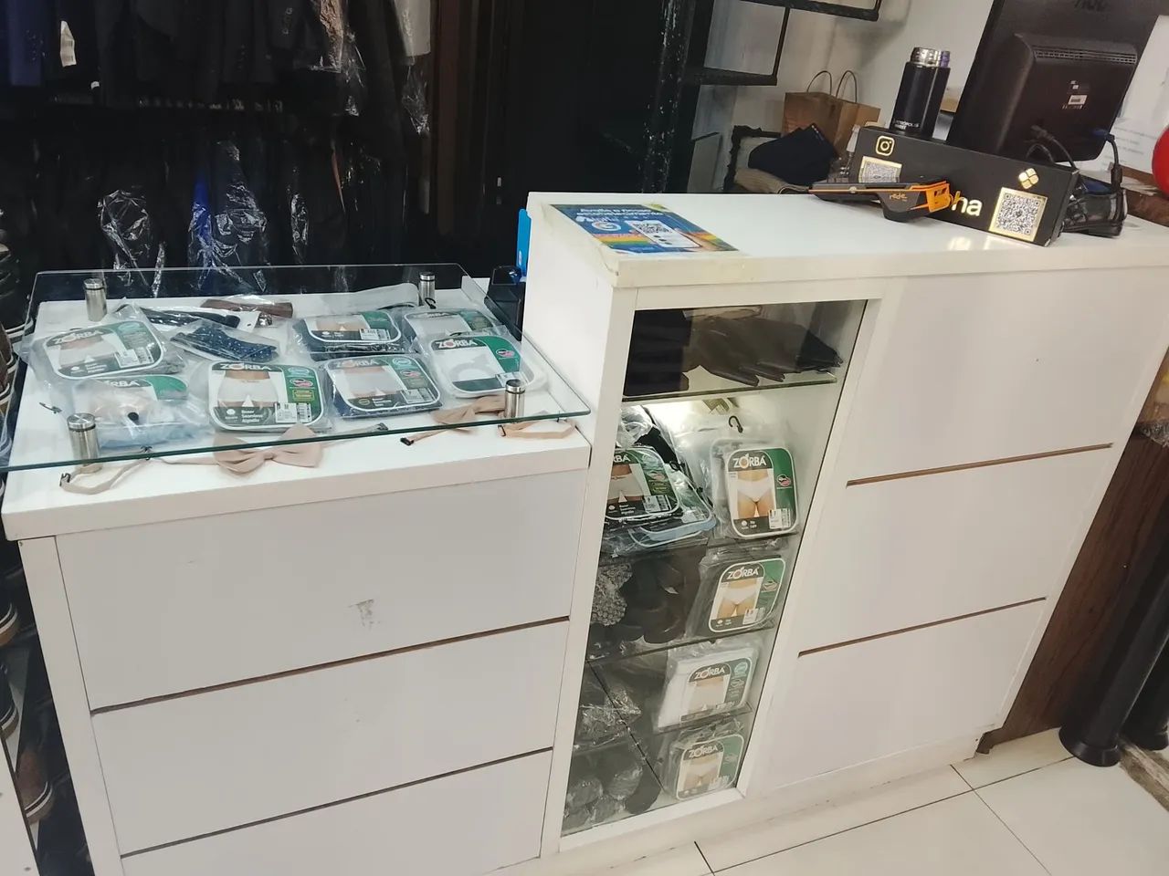 Balcão de atendimento com lampada interna
