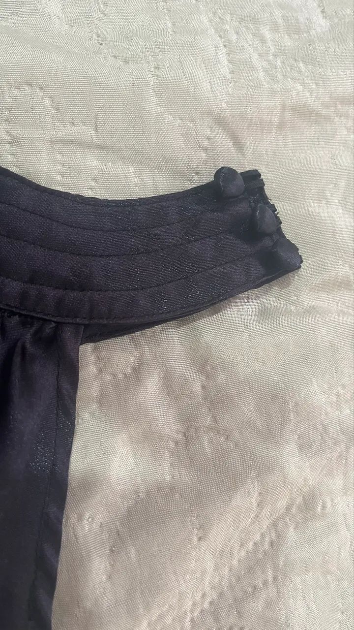 Blusa preta acetinada  - Foto 3