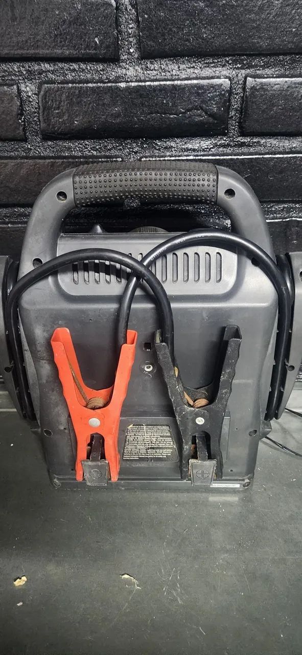 Auxiliador de Partida 300 Amp Black&Decker  - Foto 2