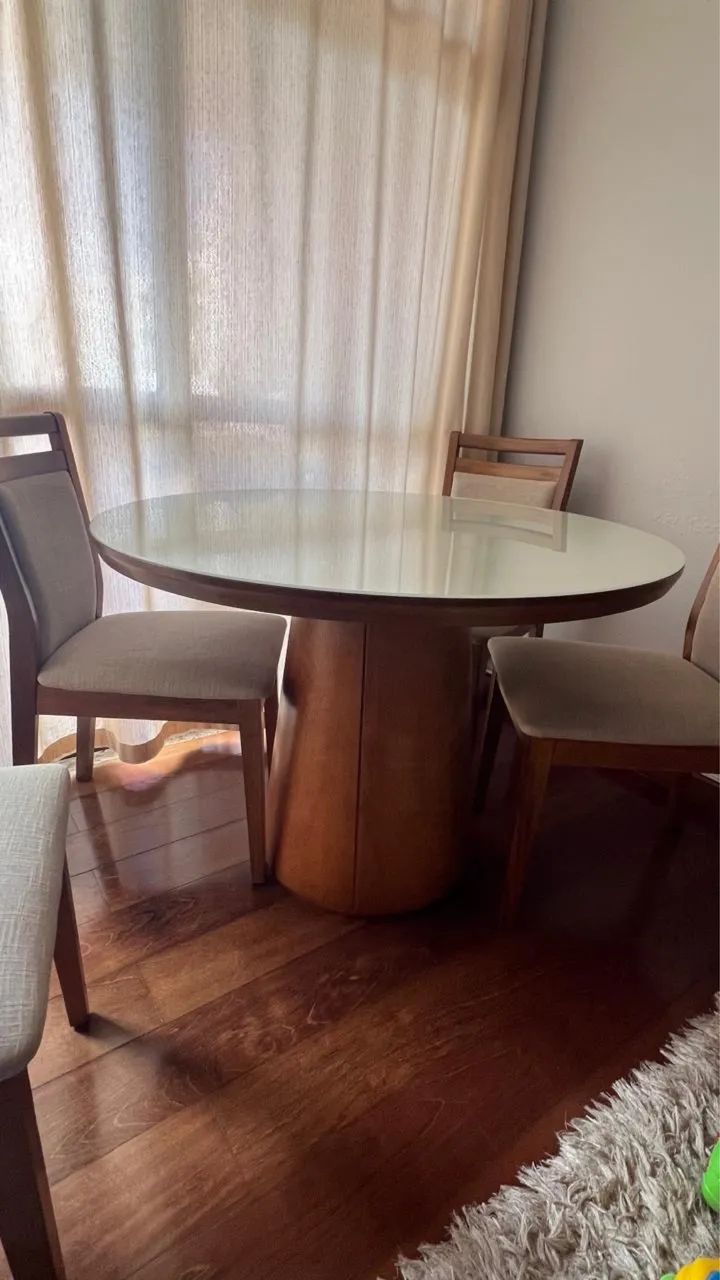 Mesa e cadeiras de madeira maciça  - Foto 3