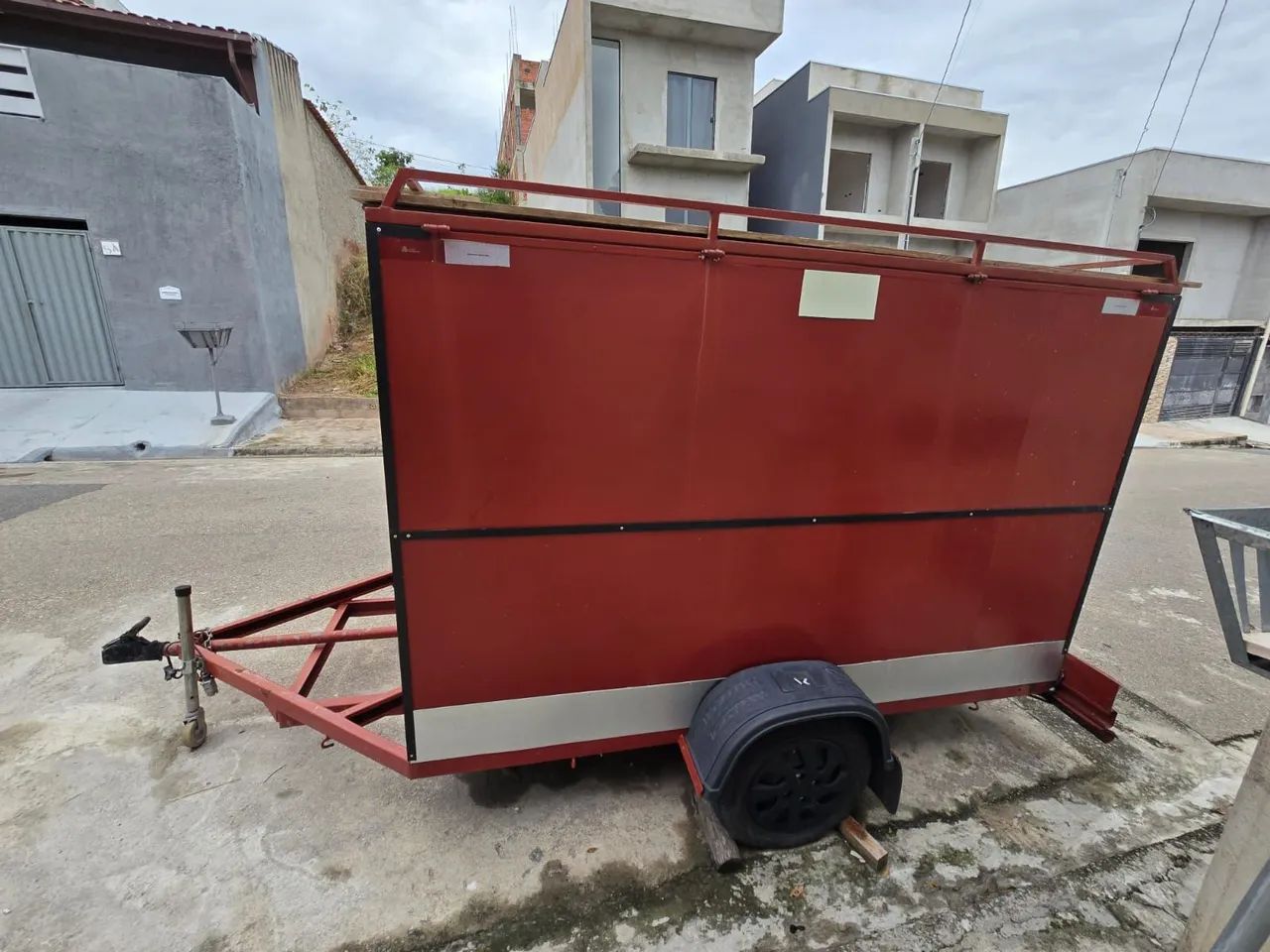 Vendo Carretinha Baú - Foto 2