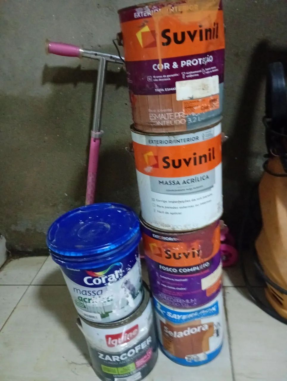Qualquer uma dessas latas do jeito que tá aí qualquer cor r$ 60  reais cada uma 