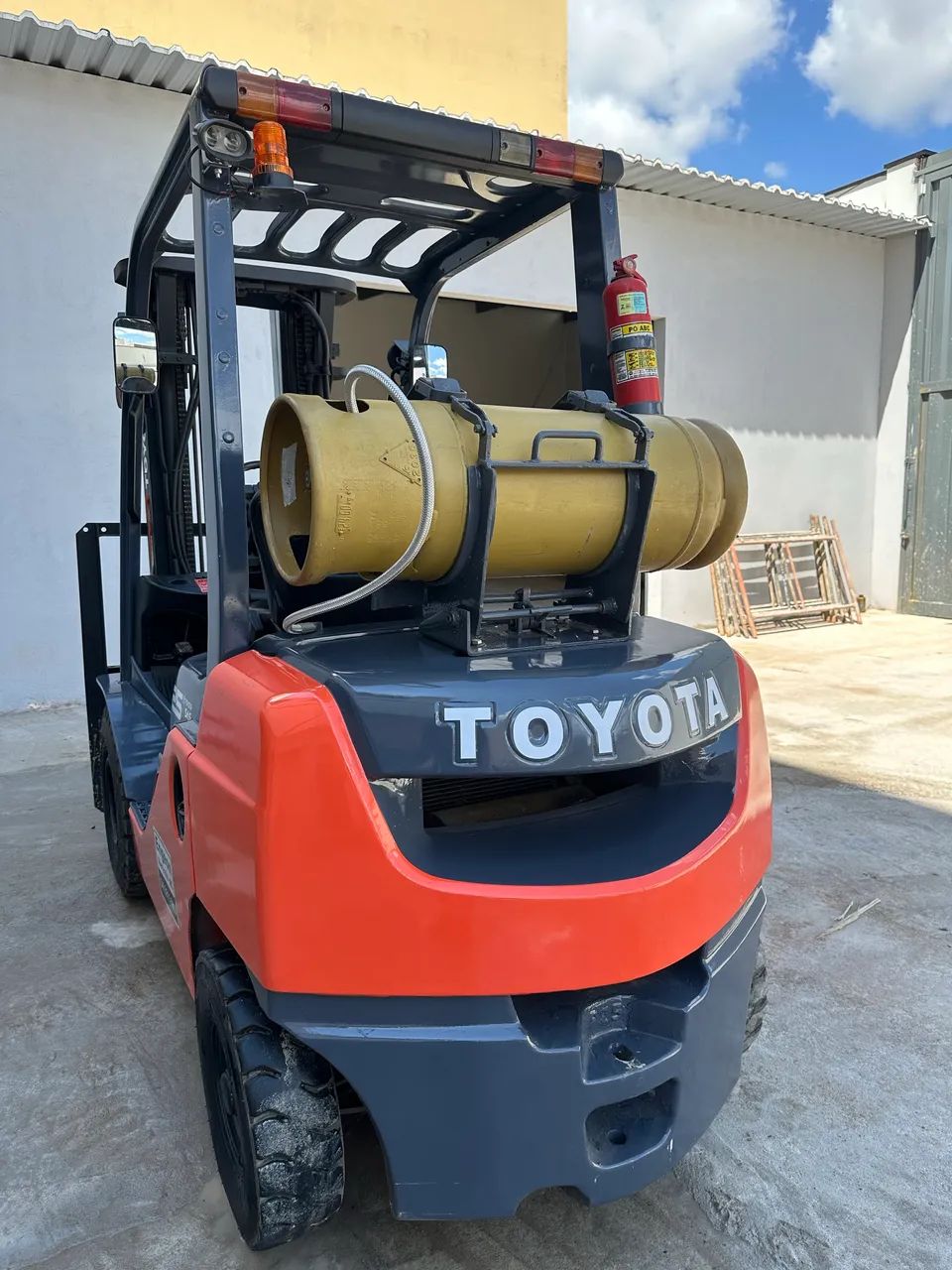 Empilhadeira Toyota 2.500kg Torre triplex 4,80mt - Foto 6