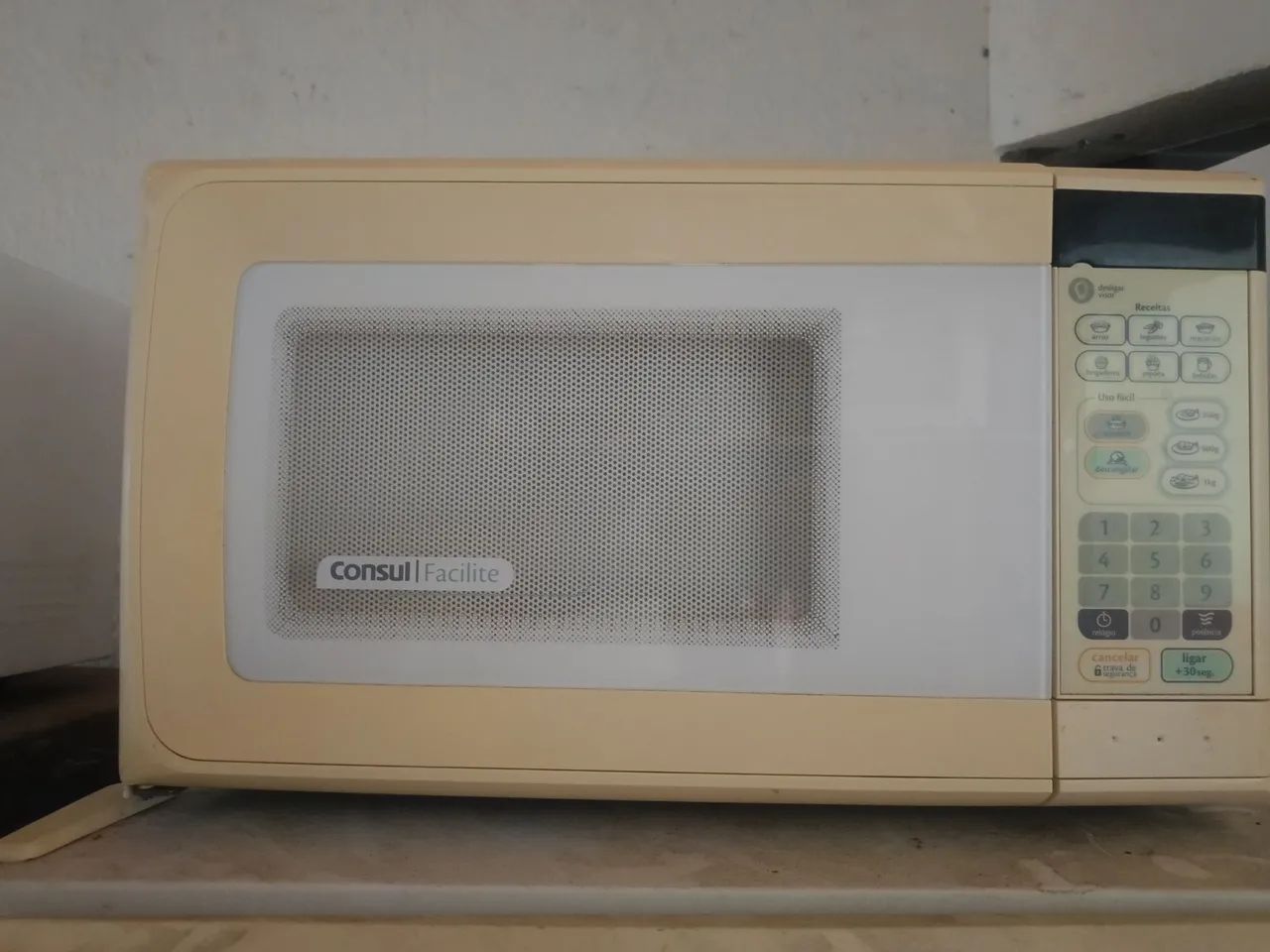 Vendo microondas 28 litros diversas marcas  - Foto 4