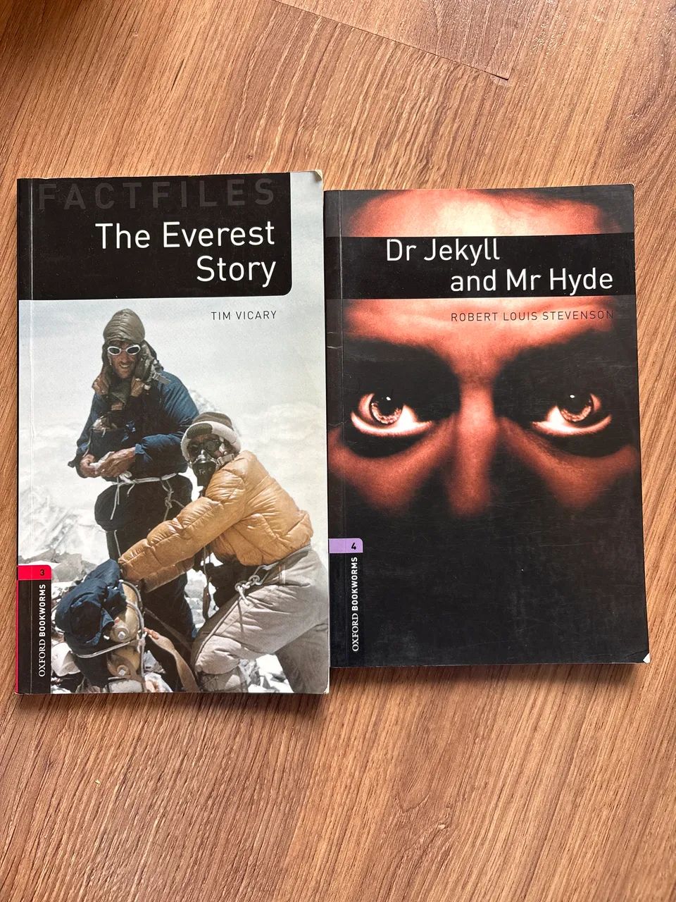Livros em Inglês Oxford Bookworms - The Everest Story e Dr Jekyll