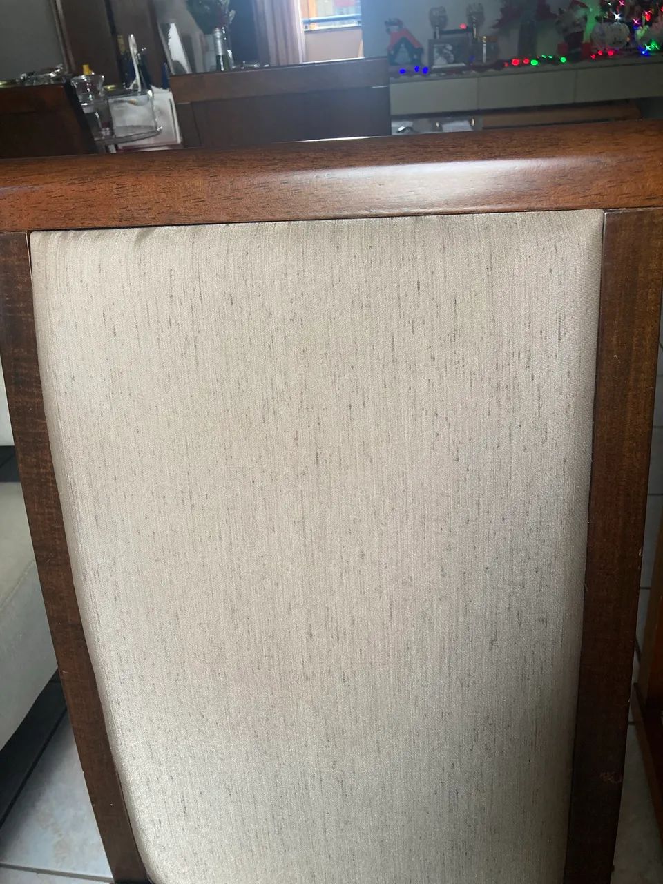 Cadeira com encosto fechado 