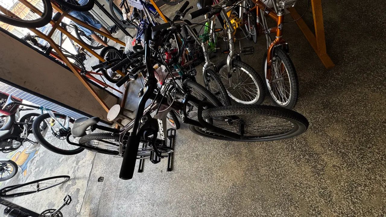 Bicicleta MTB promoção  VELOFORCE ARO 29 Vinho cabeamento interno 21v - Foto 5