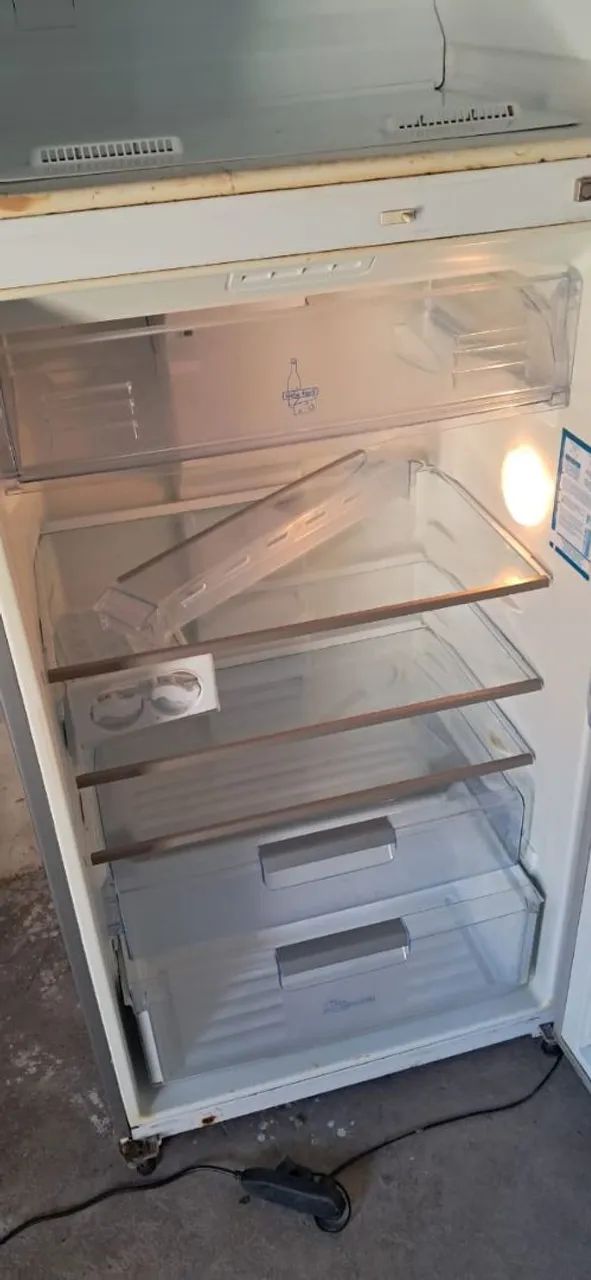 Vendo geladeira envelopada  - Foto 5