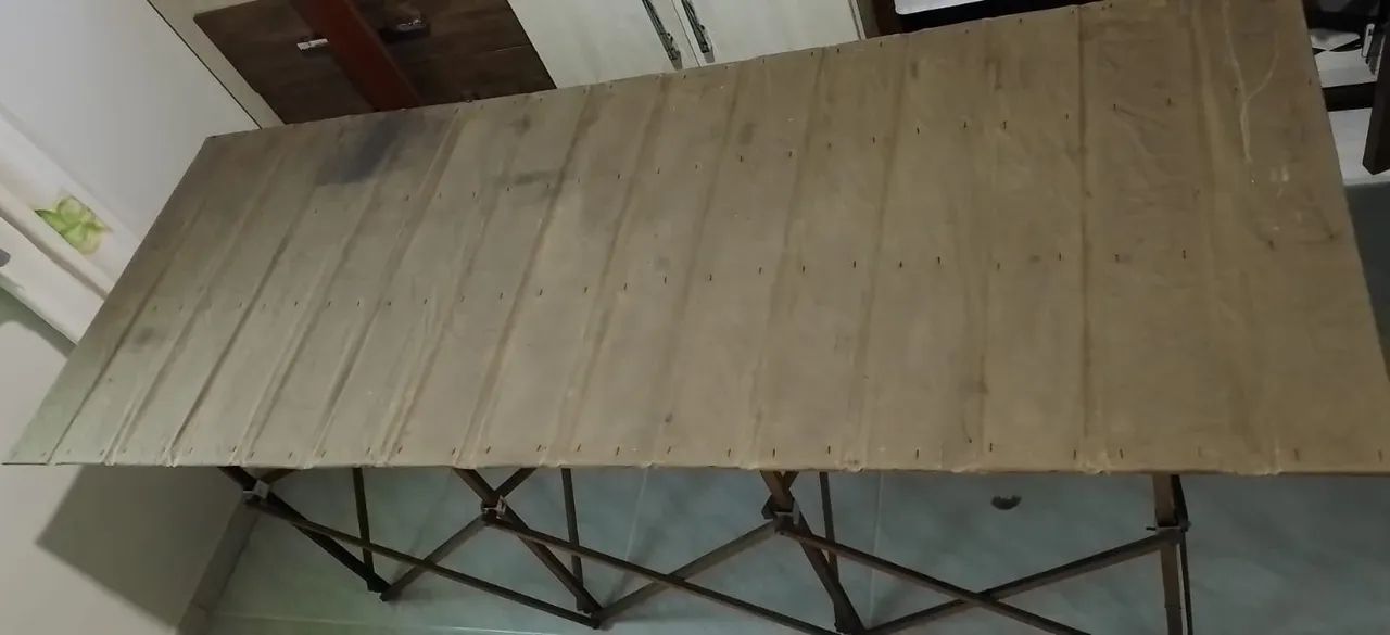 Mesa dobrável e desmontável 