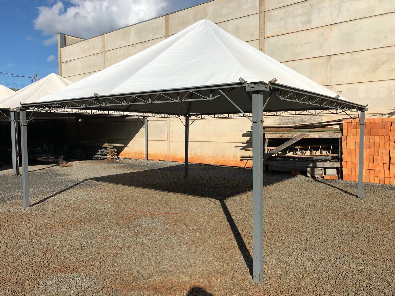 Tenda pirâmide 5x5 com calha reforçada semi nova  - Foto 2