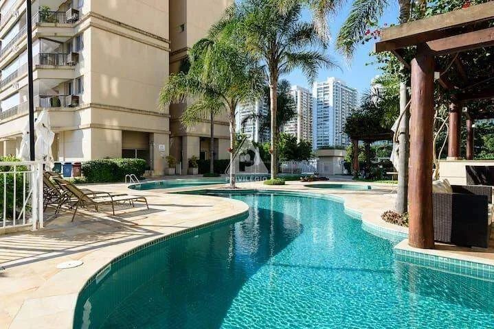 Apartamento à venda totalmente mobiliado com 2 quartos, sendo 1 suíte, e varanda com vista - Foto 2