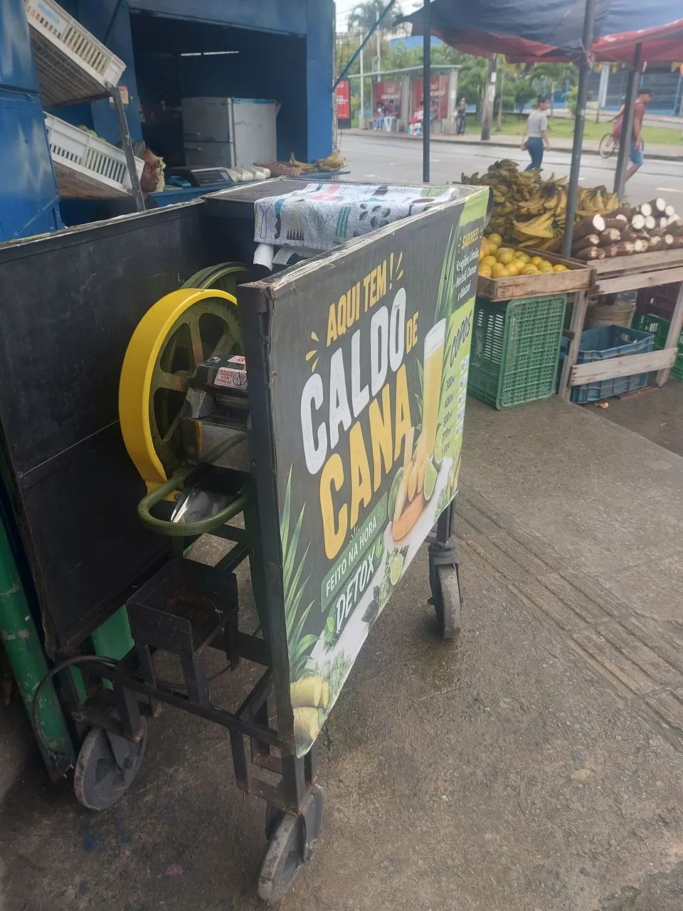 Maquina caldo de cana com carrinho. - Foto 4