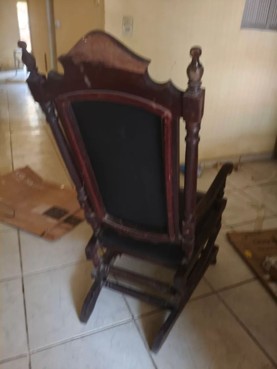 Cadeira de balanço de madeira - Foto 3