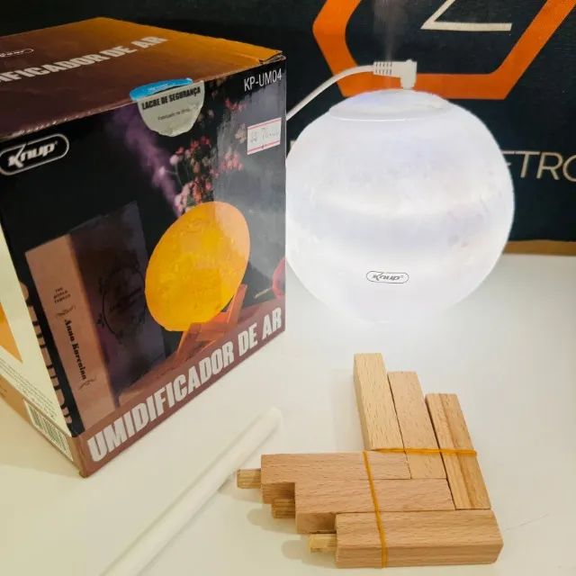 Aromatizador e Luminária em formato Lua