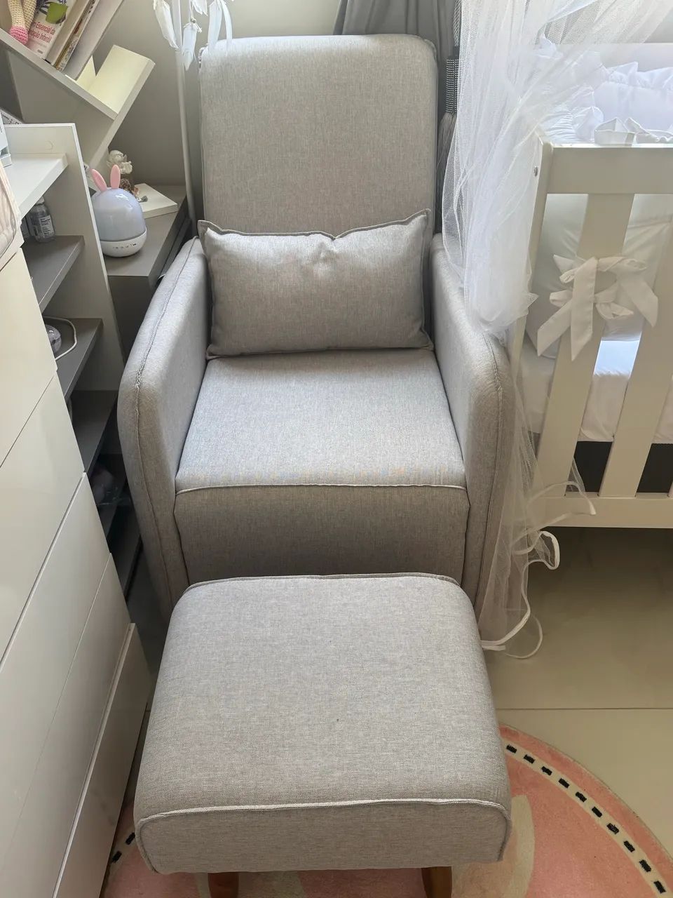 Poltrona de Amamentação + Puff para os Pés