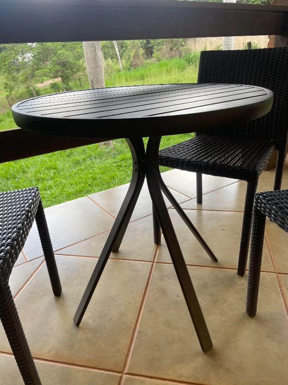 Mesa com 3 cadeiras em perfeito estado  - Foto 3