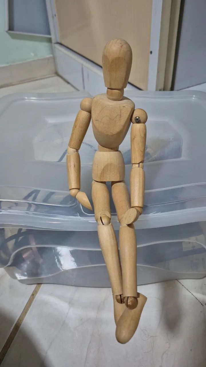 Boneco de madeira articulado 
