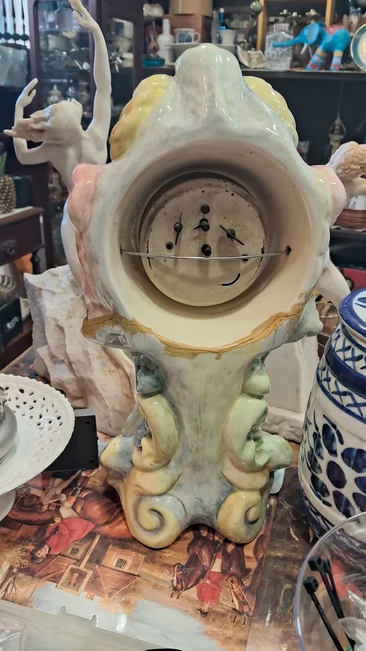 Raro e Belíssimo e Antigo Relógio Royce com Anjos em porcelana funcionando  - Foto 2
