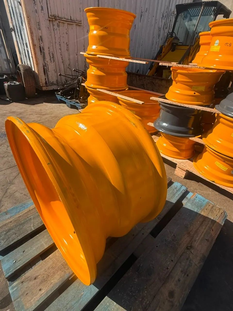Roda Traseira pneu 17,5 x 25 / 13 x 25 JCB 3C 3CX 4CX p/n 339/41267 2