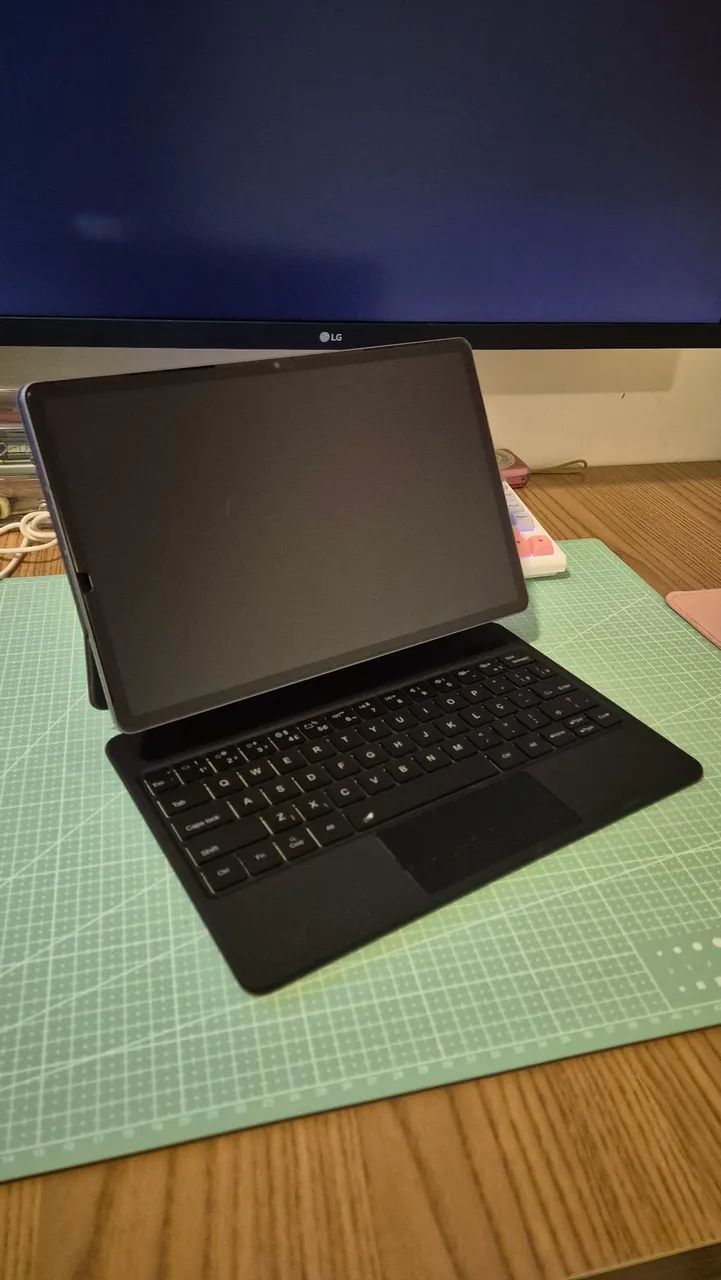 Samsung Galaxy Tab S9 FE Plus + Capa Teclado por R$ 2.500,00