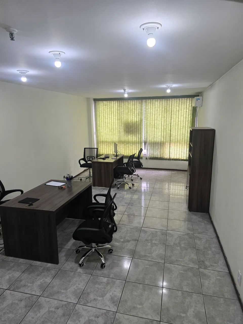Sala comercial no centro de Niterói 