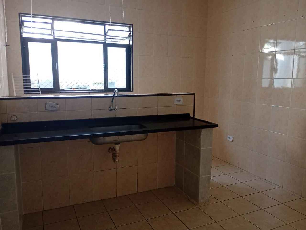 Alugo apartamento 2 quartos e 2 banheiros - Foto 2