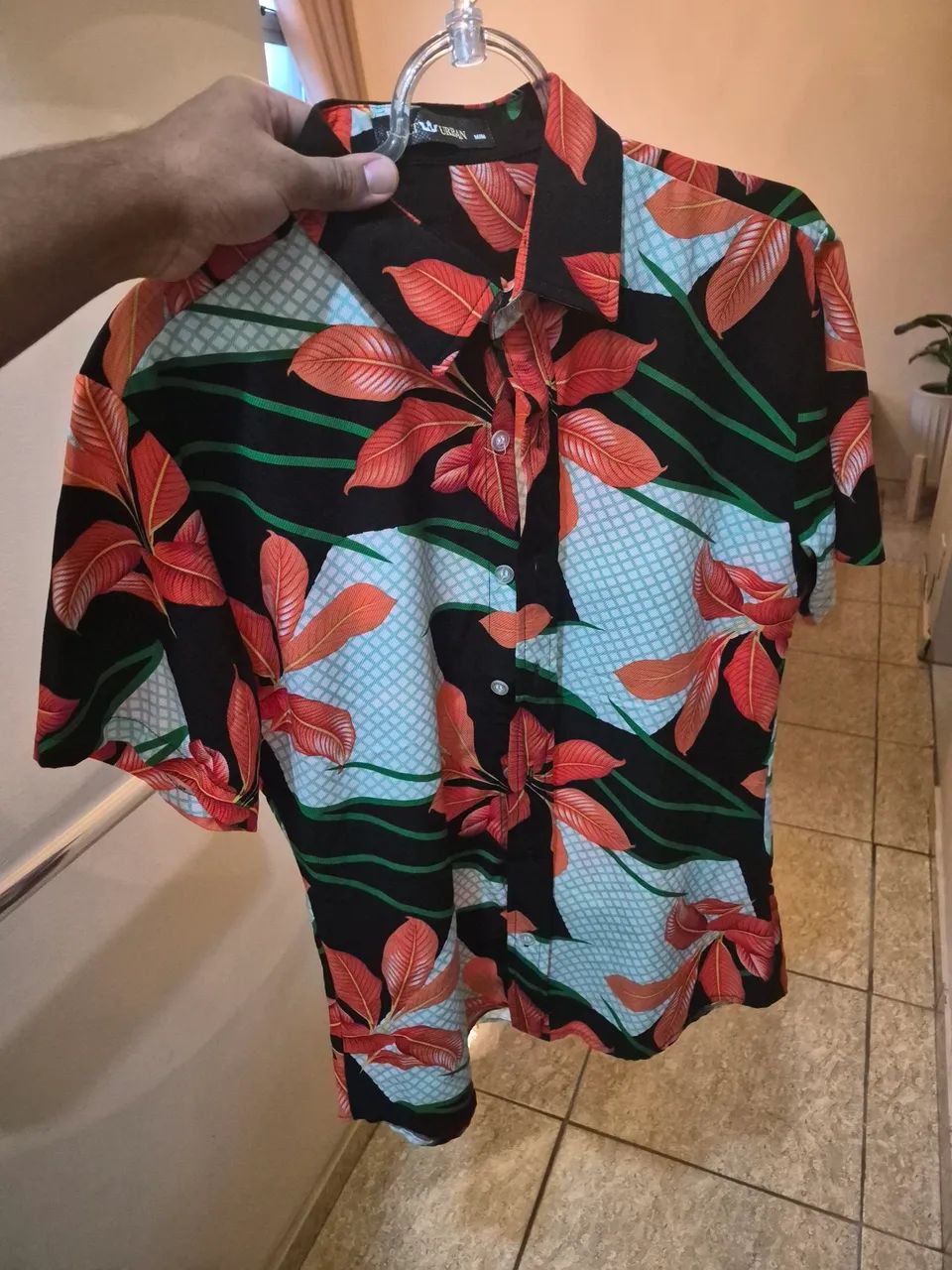 Camisa de botão florida 