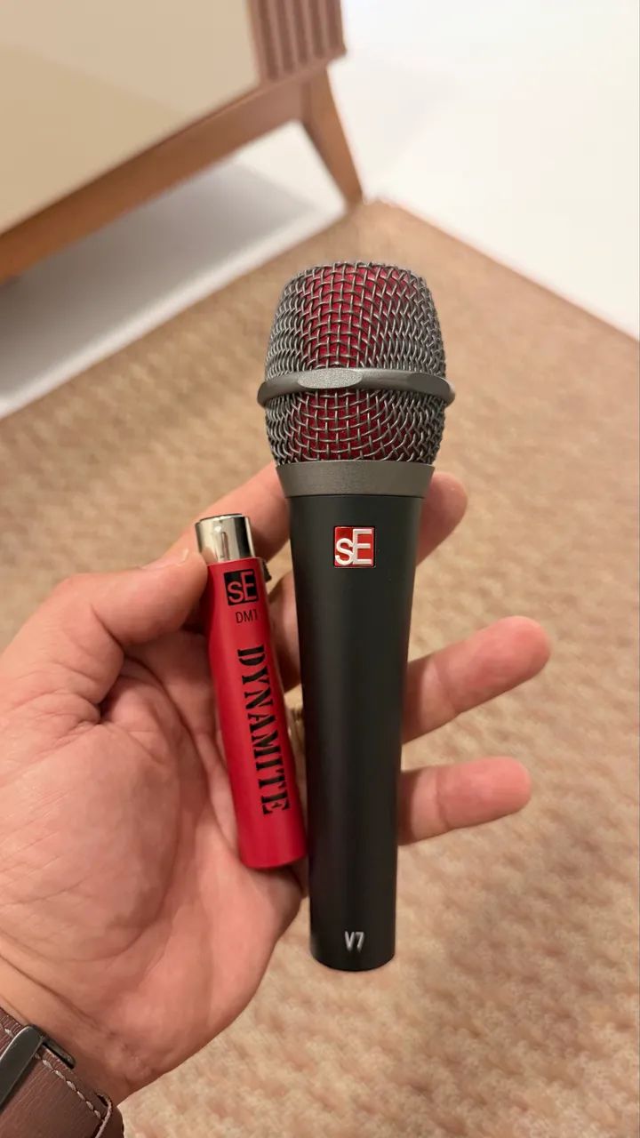 Combo imperdível (microfone SE V7 + pré-Amplificador DM1 Dynamite ? SE Eletronics 