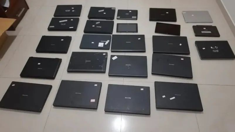 Lote 23 Notebooks  Parte 1/2