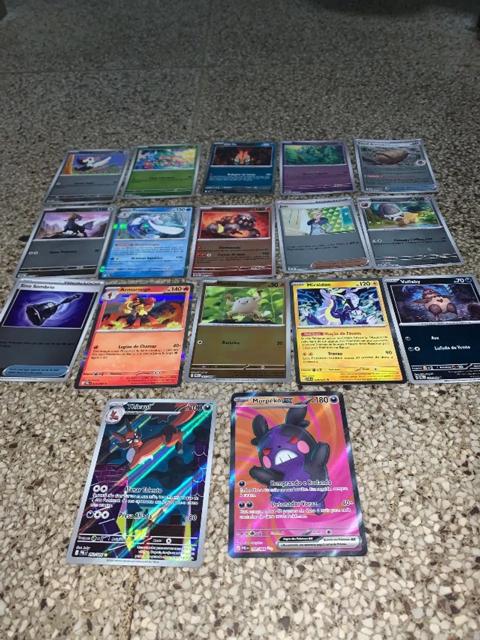 Cartas de Pokémon brilhantes com 2 full art - Foto 2