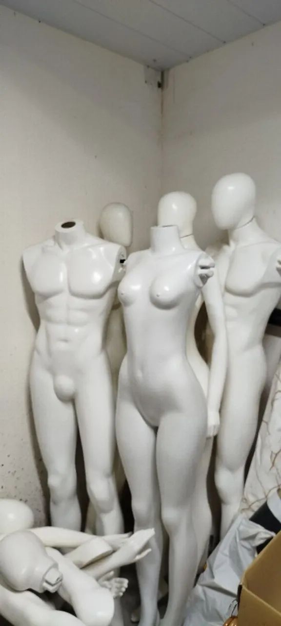 Manequins masculinos e femininos completos 