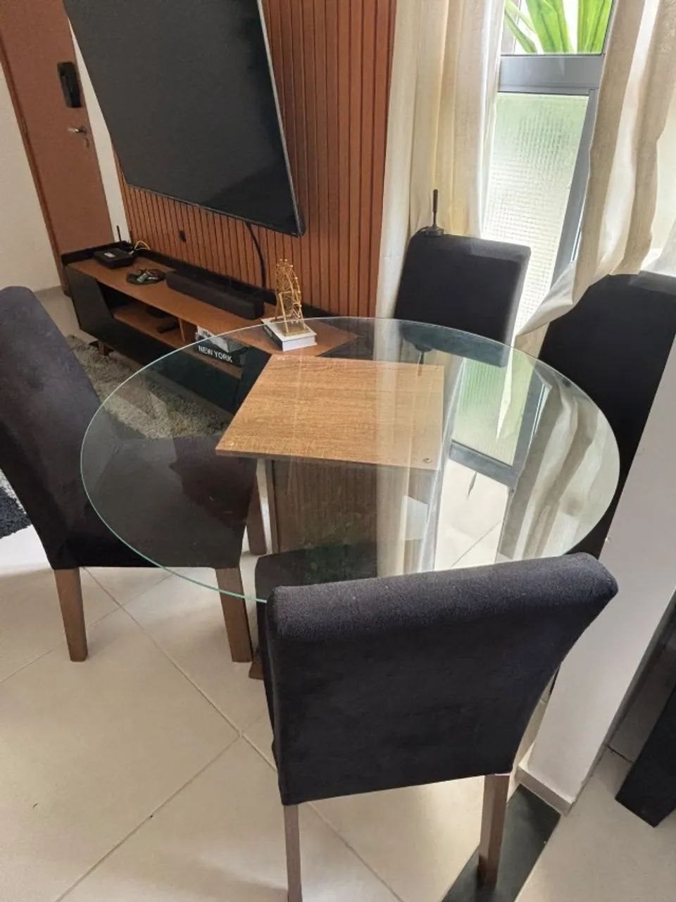 MESA DE JANTAR COM 4 CADEIRAS - SEMINOVA! - Foto 5